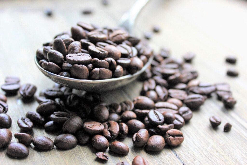 Kaffepriserna har skjutit i höjden sedan 2020, med den dominerande arabicablandningen som steg från 96¢/lb i slutet av maj 2020 till cirka 222¢/lb i slutet av maj 2023. Vad har orsakat detta rally, och vad är nästa steg för kaffe? Vilket utbud av robusta finns?