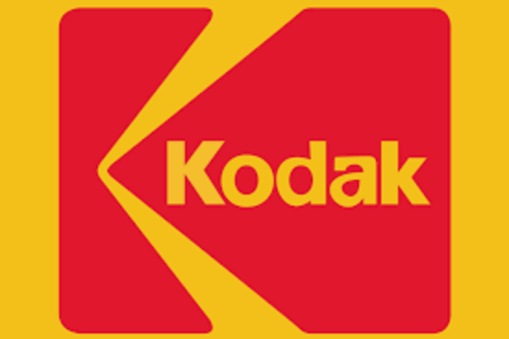 1975 var Kodak världens mäktigaste fotoföretag, värt 31 miljarder dollar. År 2012 var de helt i konkurs. Inte på grund av konkurrens eller teknik - utan på grund av ett ödesdigert beslut. Här är det största affärsmisstaget i historien (och hur man undviker det):