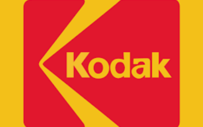 1975 var Kodak världens mäktigaste fotoföretag, värt 31 miljarder dollar. År 2012 var de helt i konkurs. Inte på grund av konkurrens eller teknik - utan på grund av ett ödesdigert beslut. Här är det största affärsmisstaget i historien (och hur man undviker det):